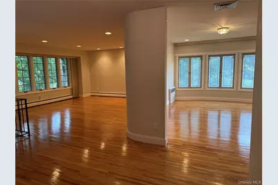 30 Dogwood Road #PVT HOUSE, Albertson, NY 11507 - Photo 5