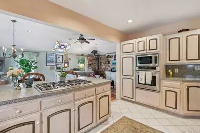 402 N Village Avenue, Rockville Centre, NY 11570 - Photo 13