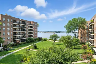 162-41 Powells Cove Boulevard #4D, Whitestone, NY 11357 - Photo 1