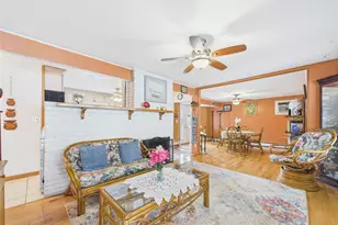 9 Pewter Ln, Hicksville, NY 11801 - Photo 5