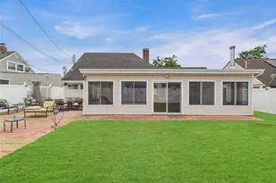 9 Pewter Ln, Hicksville, NY 11801 - Photo 3