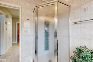 77-52 76th St, Glendale, NY 11385 - Photo 23