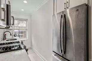 90 Knightsbridge Rd, Great Neck, NY 11021 - Photo 19