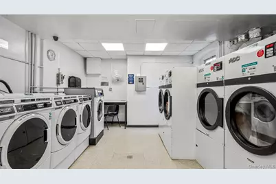 90 Knightsbridge Road #H 1, Great Neck, NY 11021 - Photo 21