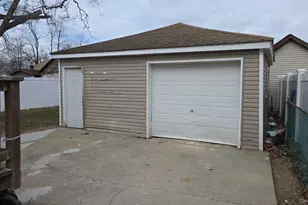 101 Harris Ave, Freeport, NY 11520 - Photo 17