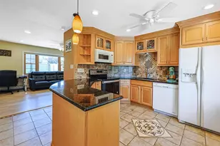 4 Wagon Ln, Levittown, NY 11756 - Photo 7