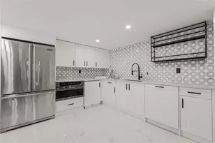 3 Fairview Ln, Glen Cove, NY 11542 - Photo 17