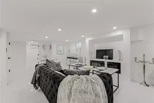 3 Fairview Ln, Glen Cove, NY 11542 - Photo 15