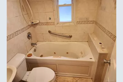 815 Swinton Avenue, Bronx, NY 10465 - Photo 11