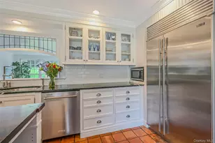 27 Van Wyck Ln, Lloyd Harbor, NY 11743 - Photo 15