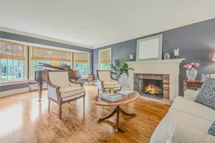 27 Van Wyck Ln, Lloyd Harbor, NY 11743 - Photo 9