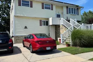 68 Knoll St, Lindenhurst, NY 11757 - Photo 9