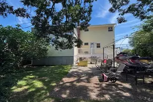 68 Knoll St, Lindenhurst, NY 11757 - Photo 13