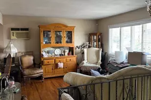 68 Knoll St, Lindenhurst, NY 11757 - Photo 11