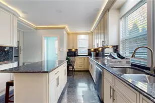 14 Hamilton Ave, New Rochelle, NY 10801 - Photo 5