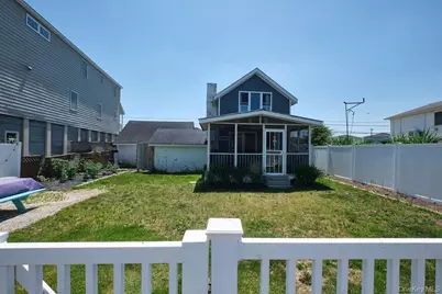 3609 Somerset Drive, Seaford, NY 11783 - Photo 25