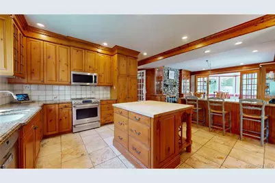 124 Montauk Highway, Westhampton, NY 11977 - Photo 27