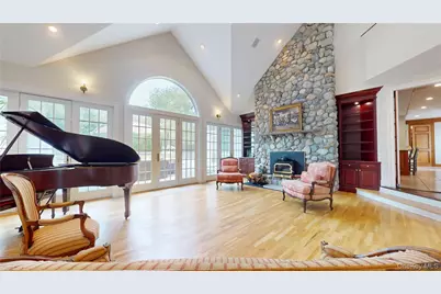 124 Montauk Highway, Westhampton, NY 11977 - Photo 25