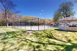 124 Montauk Hwy, Westhampton, NY 11977 - Photo 17