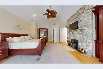 124 Montauk Highway, Westhampton, NY 11977 - Photo 35