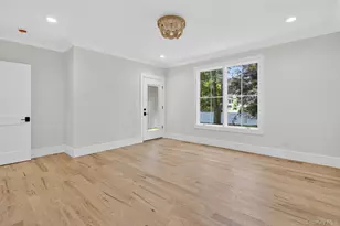 654 Caledonia Rd, Dix Hills, NY 11746 - Photo 19