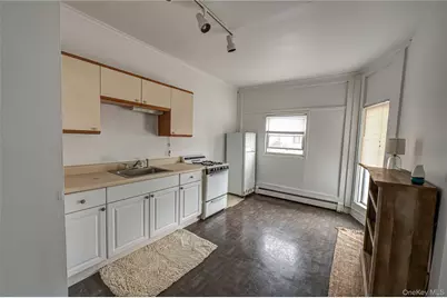 284 4th Avenue, Bay Shore, NY 11706 - Photo 5