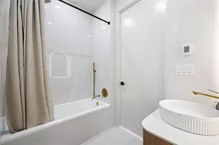 31-16 21st St, Astoria, NY 11106 - Photo 9