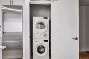 635 W 42nd St, New York, NY 10036 - Photo 19