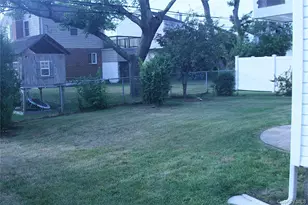 24 Garnet Pl, Elmont, NY 11003 - Photo 9