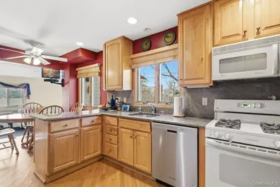 29 Munson Court, Melville, NY 11747 - Photo 13