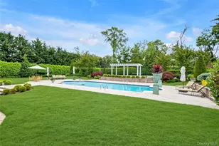 6 Hamptworth Dr, Great Neck, NY 11024 - Photo 19