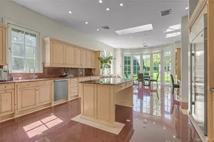 6 Hamptworth Dr, Great Neck, NY 11024 - Photo 9