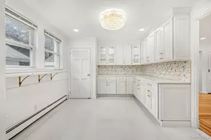 37 Keystone Pl, Hewlett, NY 11557 - Photo 17