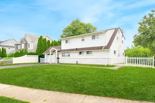 33 Ball Park Ln, Hicksville, NY 11801 - Photo 3