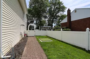 112 Ursula Dr, Roslyn, NY 11576 - Photo 33