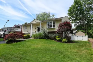 112 Ursula Dr, Roslyn, NY 11576 - Photo 3