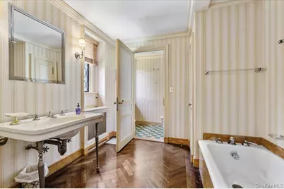 127 Horseshoe Road, Mill Neck, NY 11765 - Photo 29