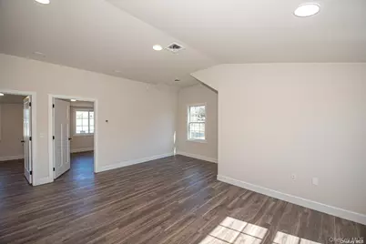 1090 New York Avenue #Penthouse, Huntington Station, NY 11746 - Photo 5