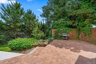 12 Foxhurst Ct, Manhasset Hills, NY 11040 - Photo 43