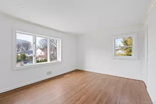 12 Foxhurst Ct, Manhasset Hills, NY 11040 - Photo 33