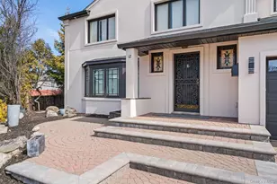 12 Foxhurst Ct, Manhasset Hills, NY 11040 - Photo 3