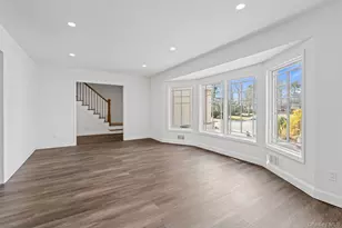 12 Foxhurst Ct, Manhasset Hills, NY 11040 - Photo 9