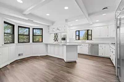 12 Foxhurst Court, Manhasset Hills, NY 11040 - Photo 21