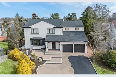 12 Foxhurst Court, Manhasset Hills, NY 11040 - Photo 5