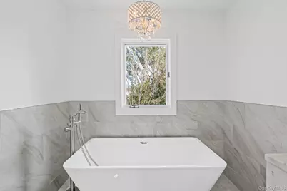 12 Foxhurst Court, Manhasset Hills, NY 11040 - Photo 37