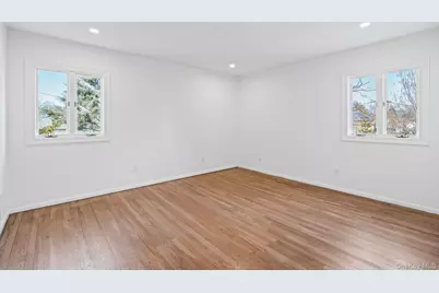 12 Foxhurst Court, Manhasset Hills, NY 11040 - Photo 35