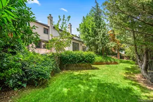 12 Foxhurst Ct, Manhasset Hills, NY 11040 - Photo 45