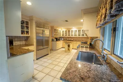 6 Cambridge Drive, Smithtown, NY 11787 - Photo 11