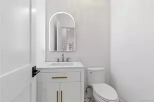 12 School House Ln, Syosset, NY 11791 - Photo 15