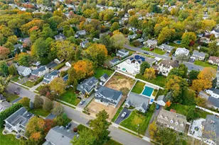 12 School House Ln, Syosset, NY 11791 - Photo 37